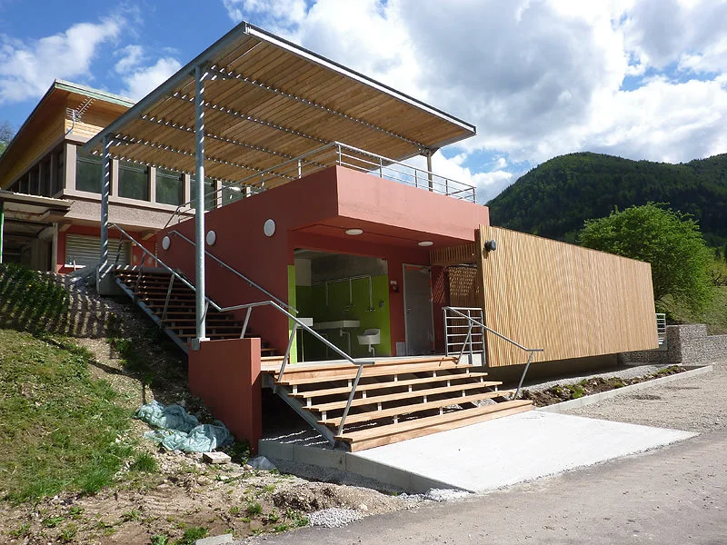 Photo d'une pergola avec charpente métallique et bois, réalisée par Ets Marcou